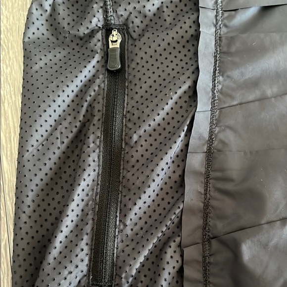 Lululemon Black Sleeveless Jacket - Picture 3 of 11